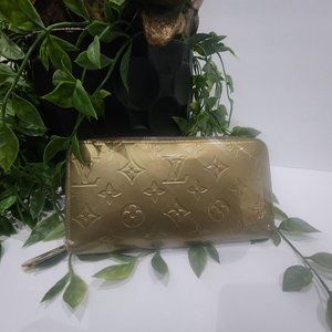 AUTHENTIC EUC LV Vernis Zippy Wallet with LV Dustbag and Box
